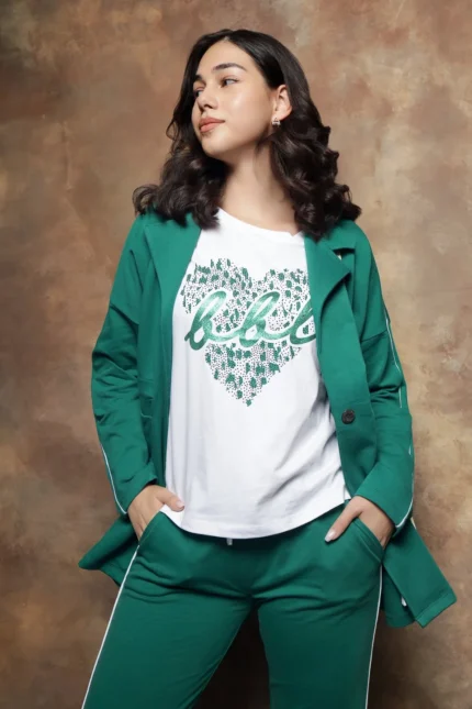 Женский костюм с футболкой, жакетом и брюками из хлопка